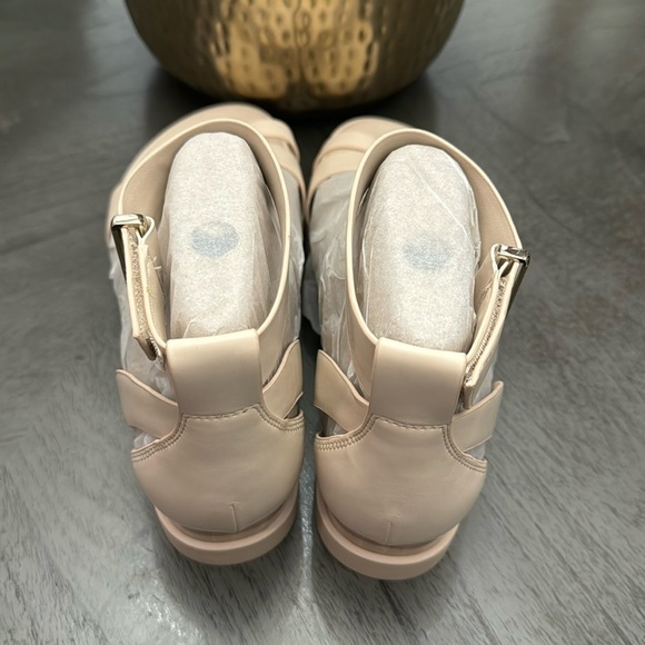 FRANCO SARTO Davenport Flat Sandals - Picture 8 of 8